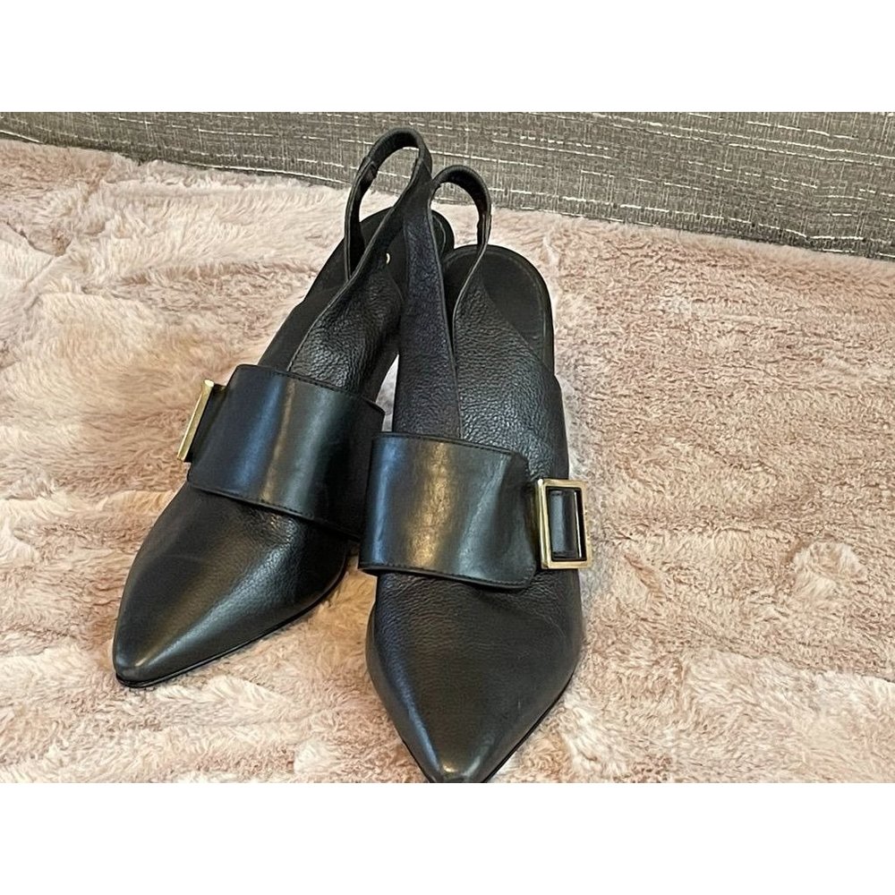 ⭐️⭐️ Women's Calvin Klein size 7 Sling back with buckle⭐️⭐️